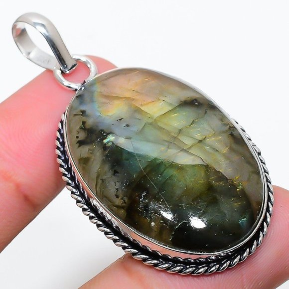 Statement Labradorite Gemstone Pendant set in 925 Sterling Silver Bezel, NWT - Picture 4 of 14